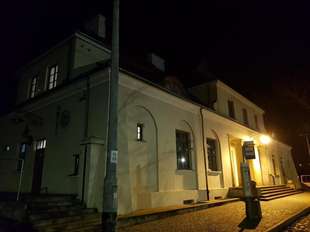 Quadrans Hostel And Caffee Na Dworcu Kolejowym Modlin 7 Min Jazdy Lotniskowym Autobusem Wahadlowym Nowy Dwor Mazowiecki Bagian luar foto
