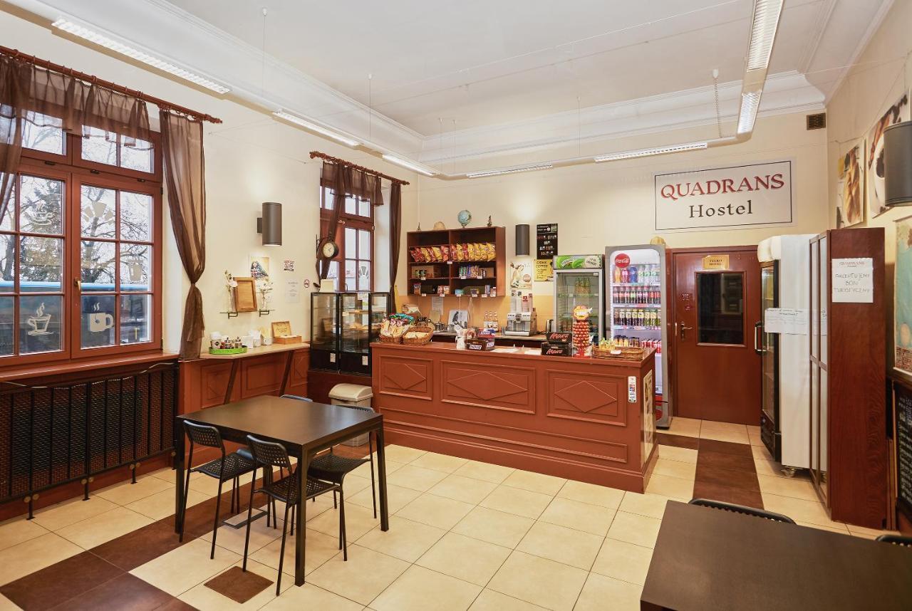 Quadrans Hostel And Caffee Na Dworcu Kolejowym Modlin 7 Min Jazdy Lotniskowym Autobusem Wahadlowym Nowy Dwor Mazowiecki Bagian luar foto